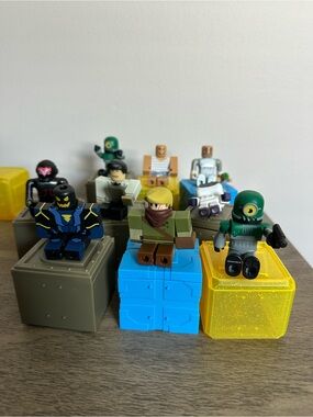 Roblox Mini Figures